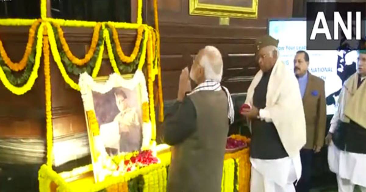 PM Modi pays floral tribute to Netaji Subhas Chandra Bose at Samvidhan Sadan